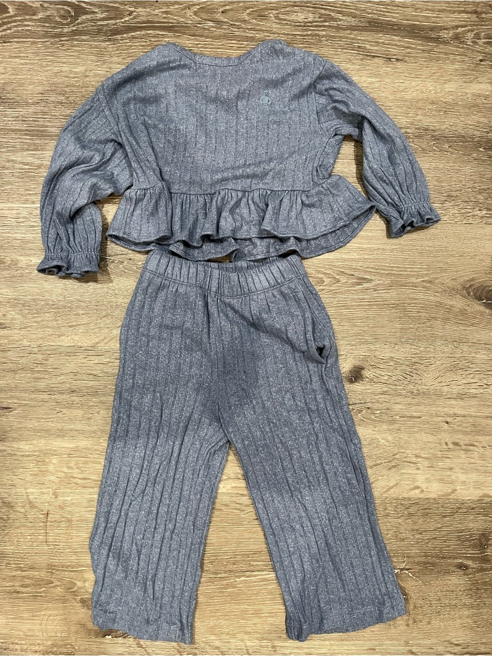 GAP Girls Gray Ribbed Ruffle Hem Pajama Set